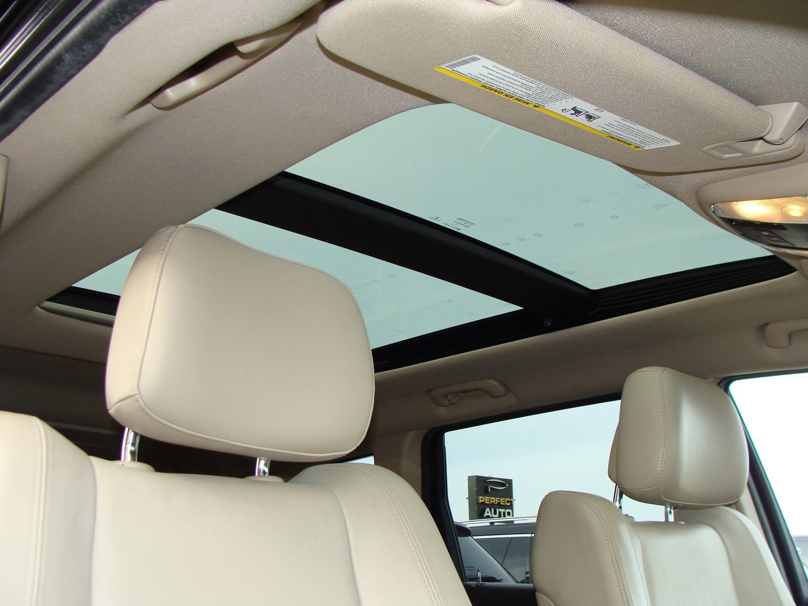 Used 2015 Jeep Grand Cherokee Limited w/ Luxury Group II image 12