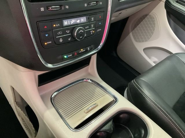 Used 2016 Dodge Grand Caravan SXT image 11