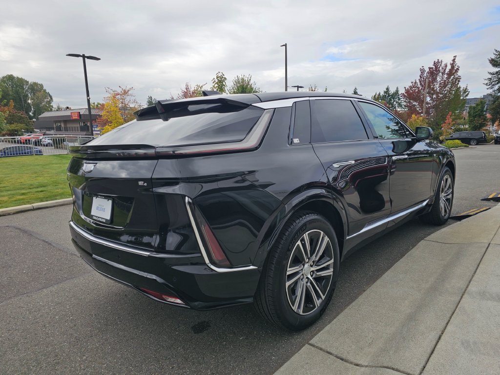 New 2027 Cadillac Lyriq Luxury AWD/4WD image 7