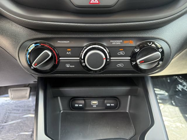 Certified 2025 Kia Soul LX w/ LX Technology Package FWD image 23