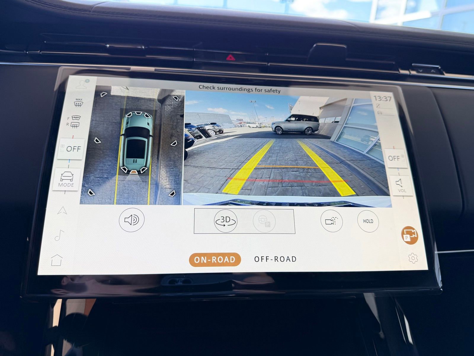 New 2026 Land Rover Range Rover Sport Dynamic SE image 17