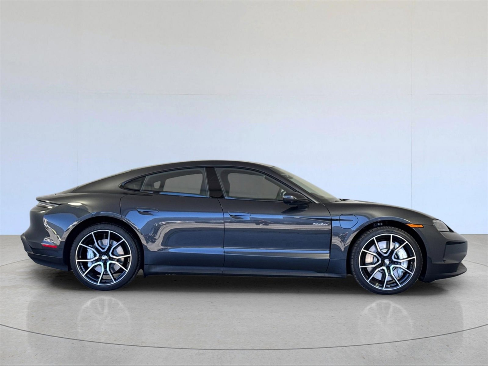 Used 2025 Porsche Taycan image 9