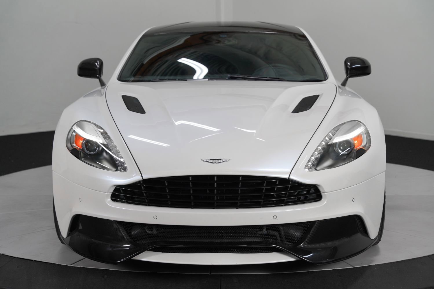 Used 2014 Aston Martin Vanquish Coupe image 10