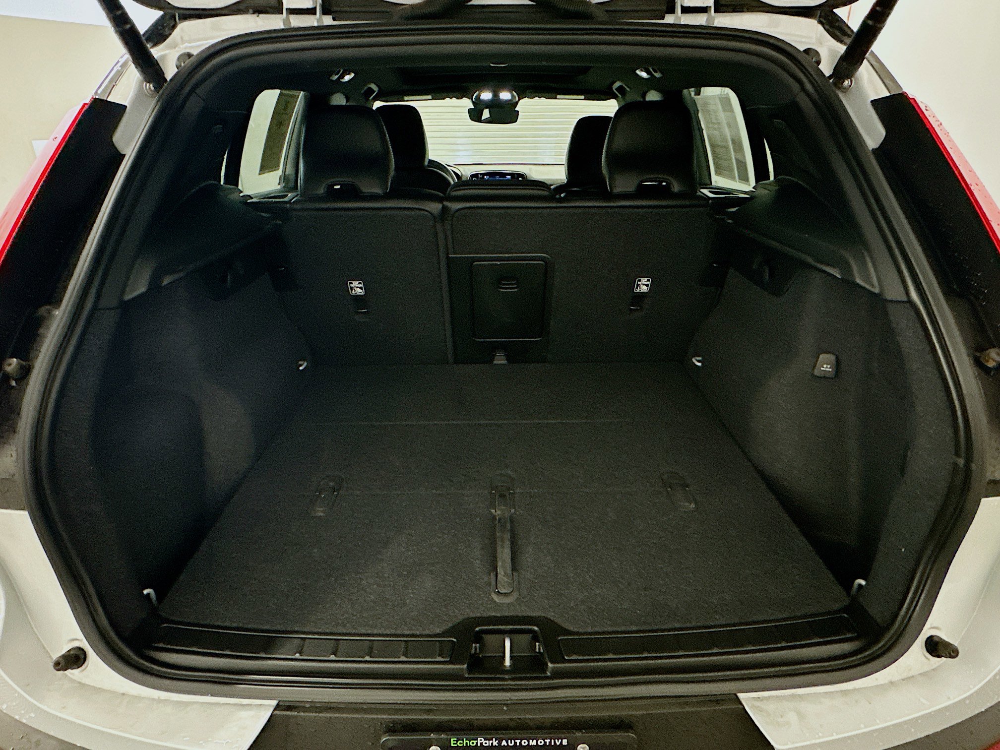 Used 2021 Volvo XC40 P8 Recharge image 31