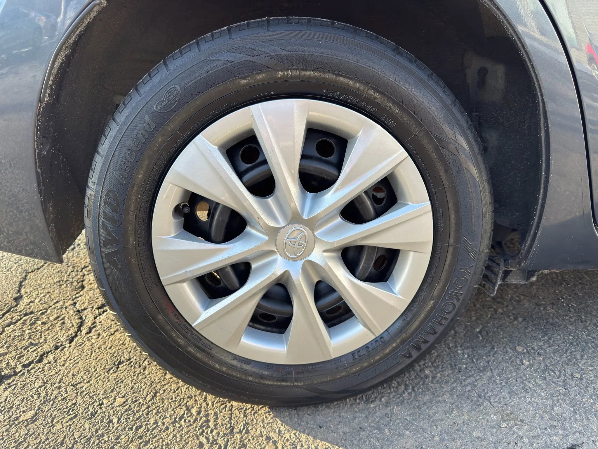 Used 2015 Toyota Corolla LE image 10