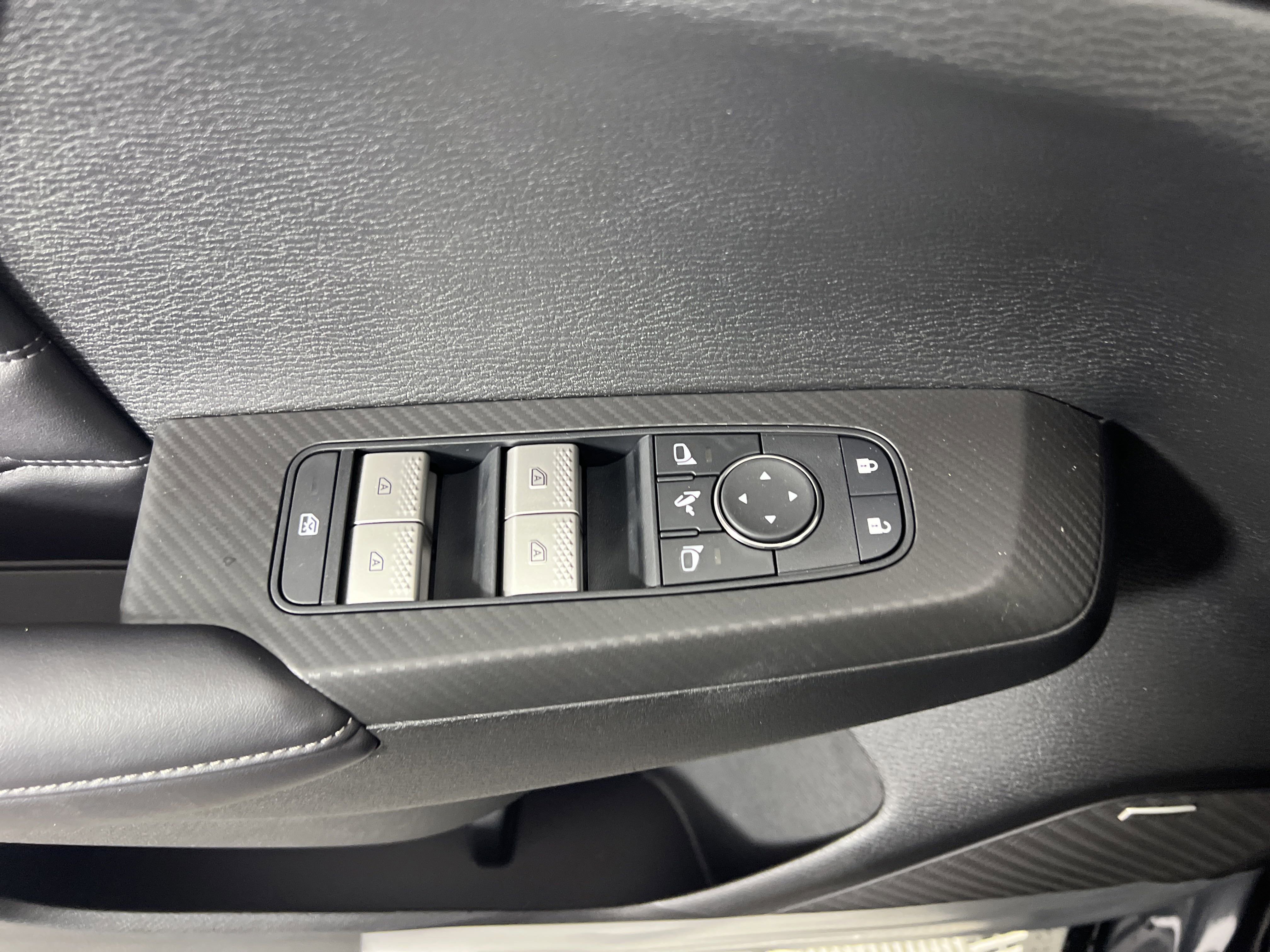 New 2025 Mitsubishi Outlander SEL image 8