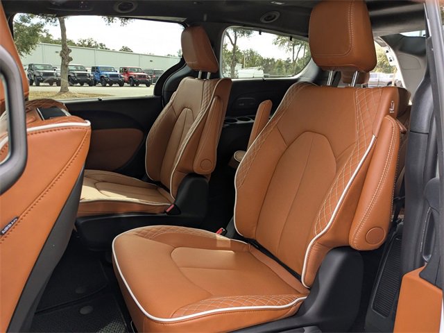 New 2026 Chrysler Pacifica Pinnacle image 14