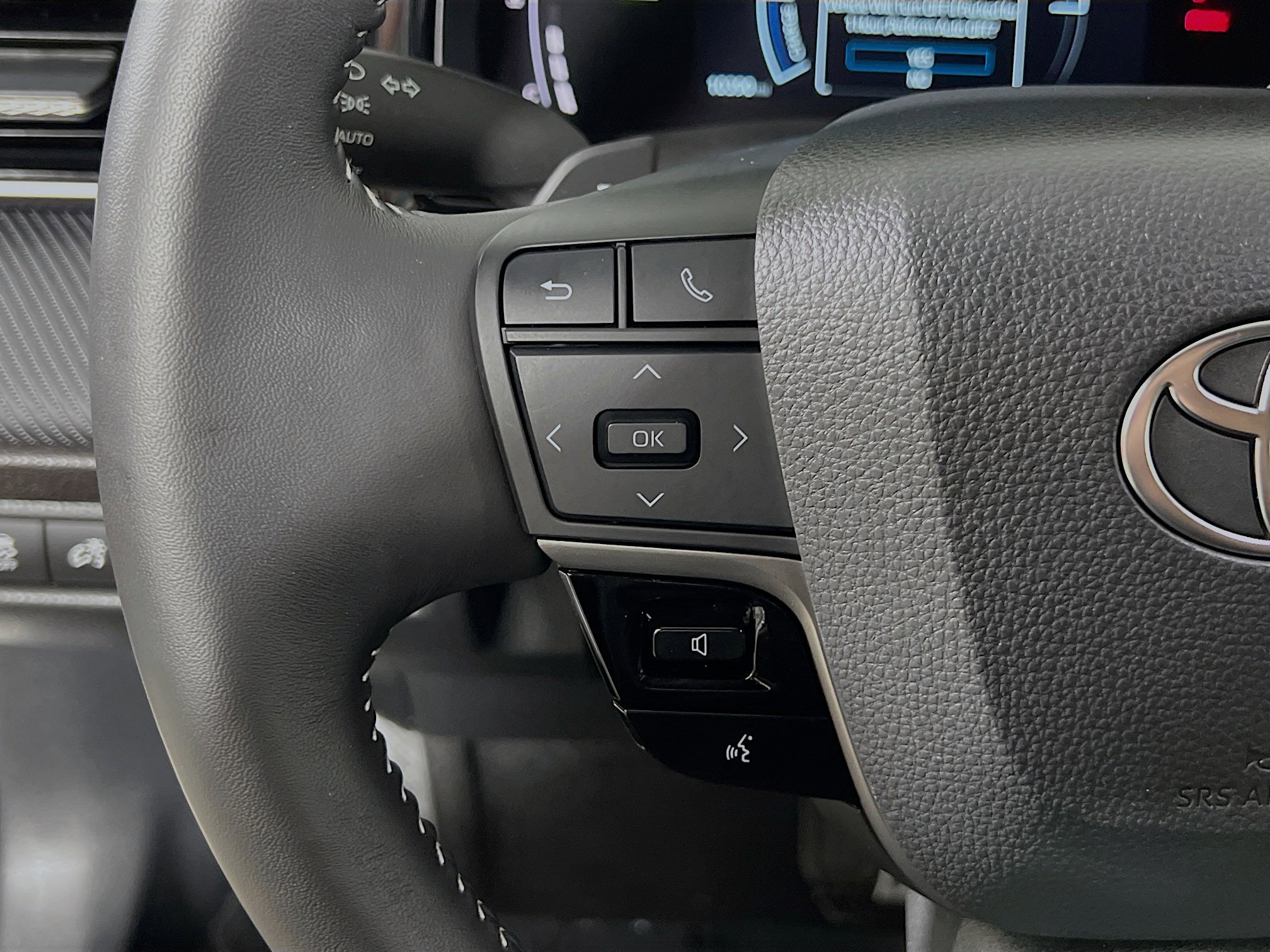 Used 2025 Toyota Camry SE w/ Multimedia Upgrade Package FWD image 19