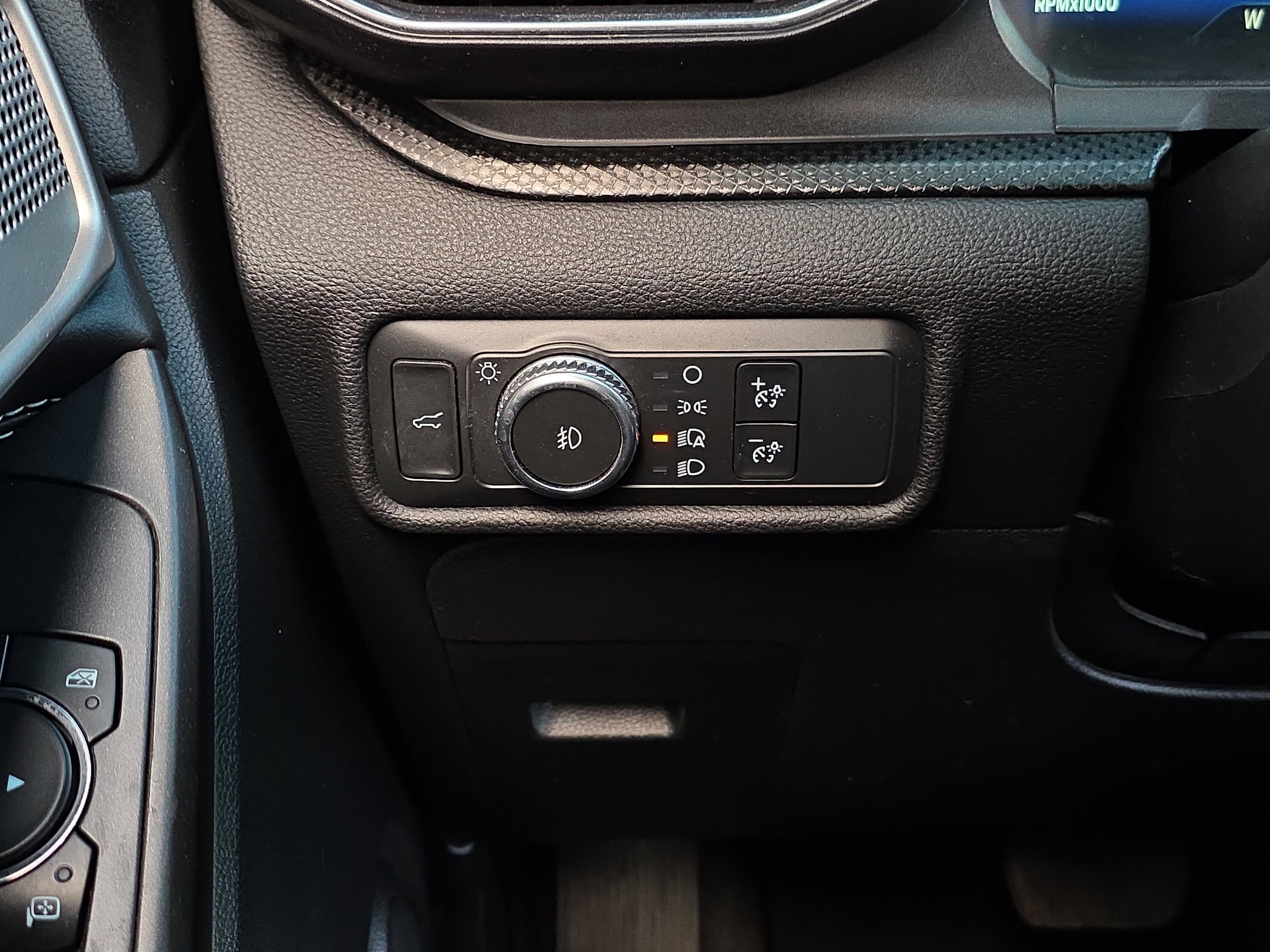 Used 2020 Ford Explorer ST image 28