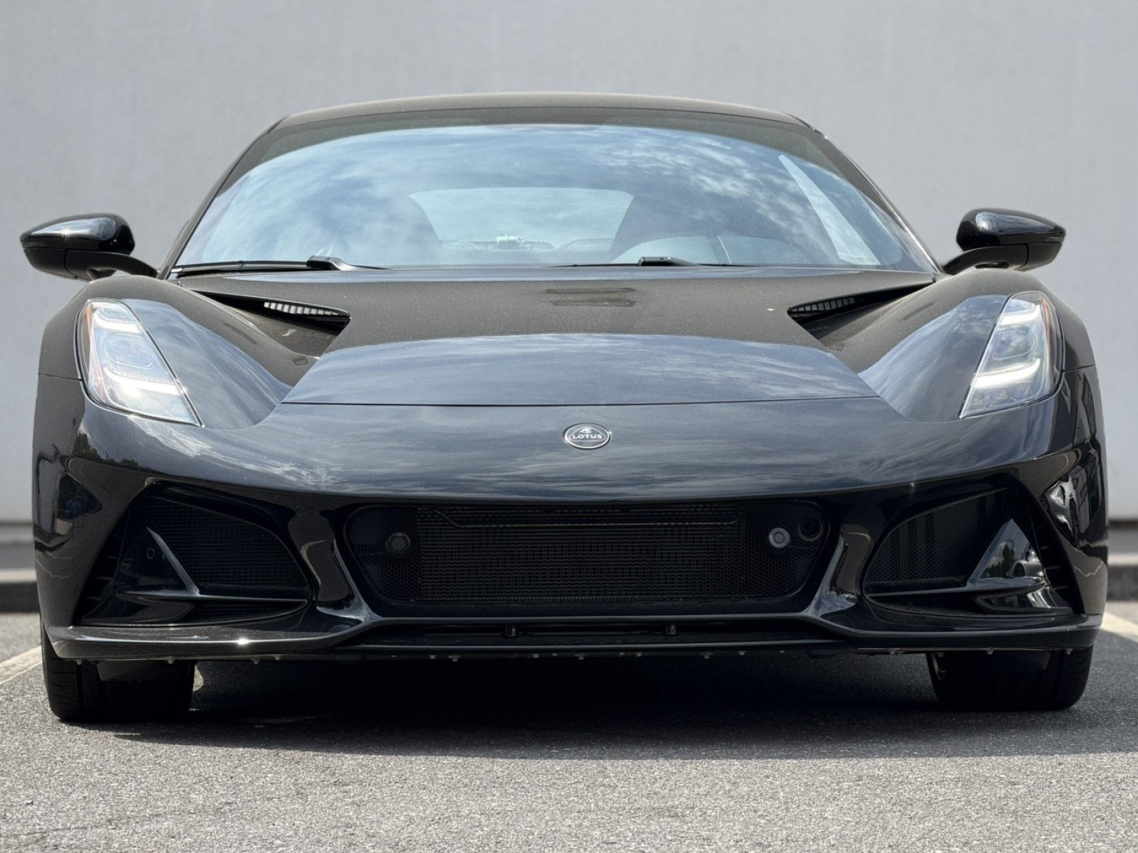 Used 2025 Lotus Emira RWD image 2