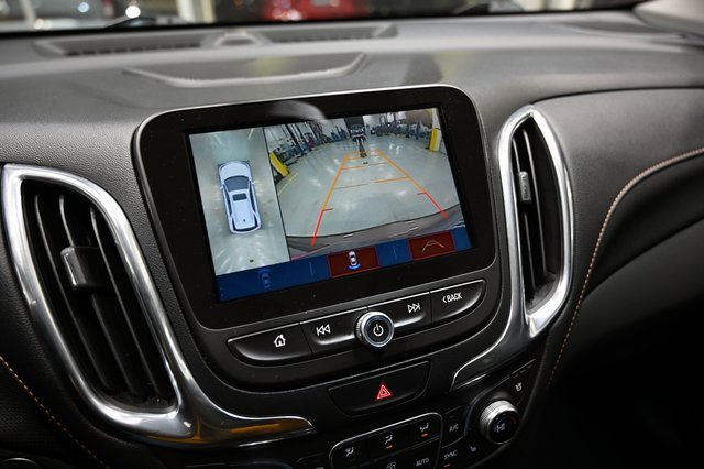 Used 2018 Chevrolet Equinox Premier image 16