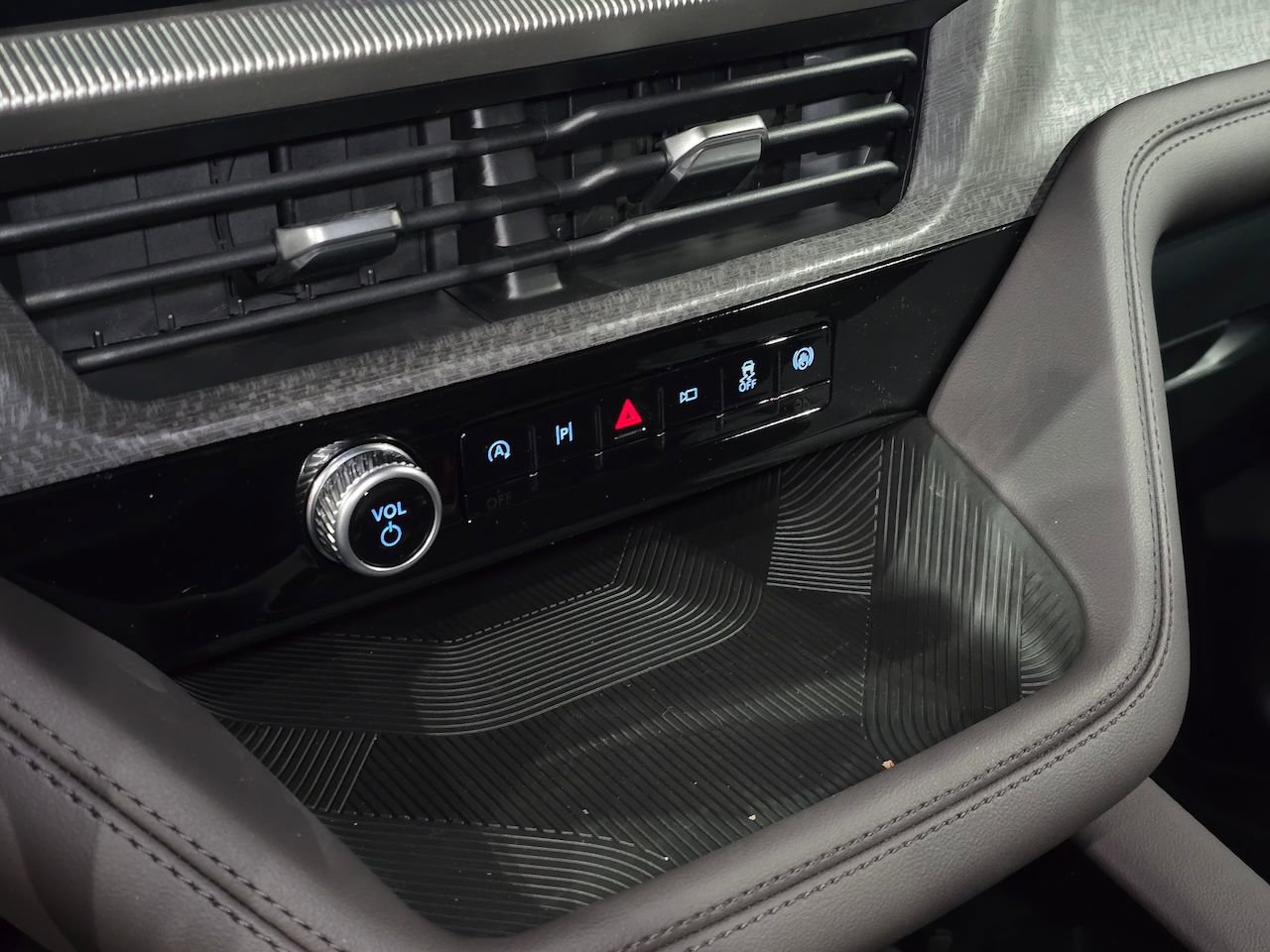 New 2026 Ford Explorer Platinum image 30