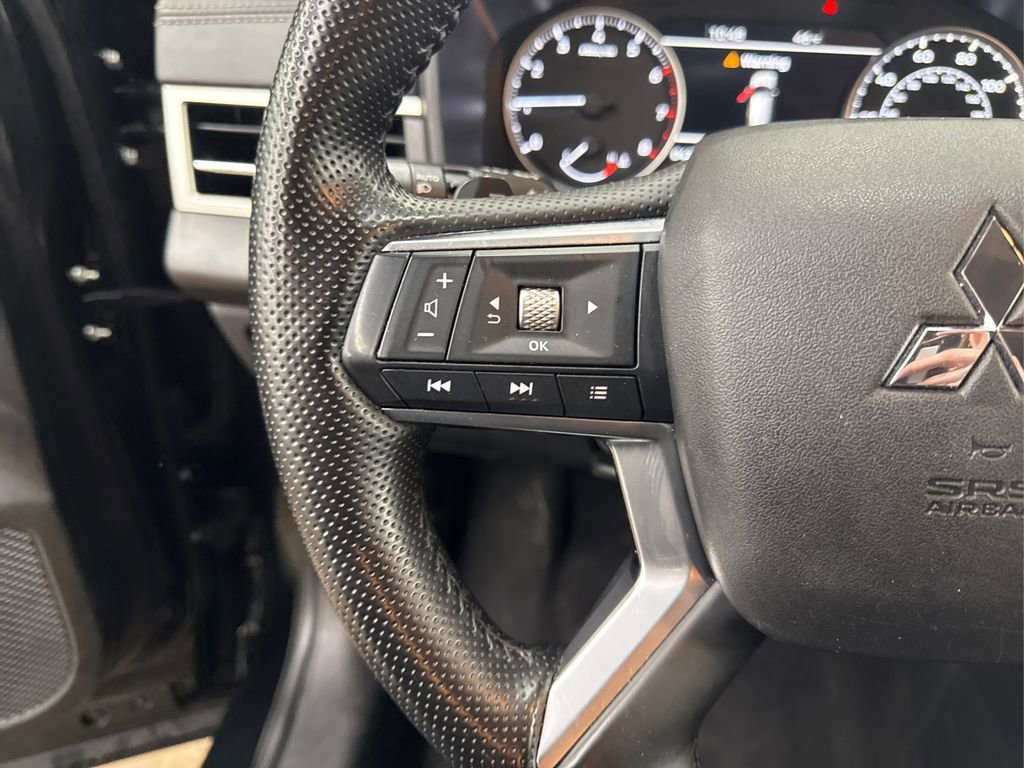 Used 2024 Mitsubishi Outlander SE image 28