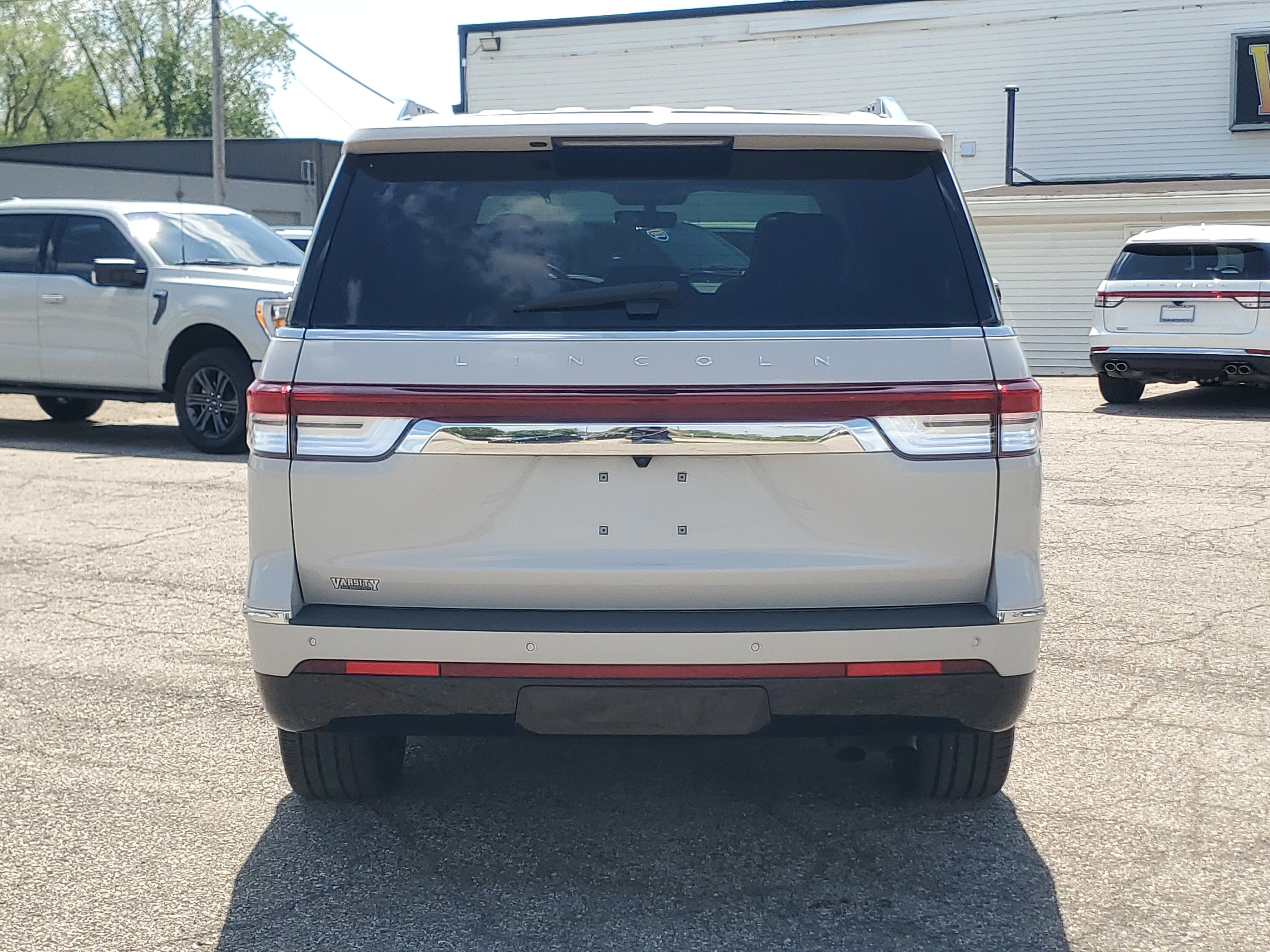 Used 2024 Lincoln Navigator Reserve AWD/4WD image 5