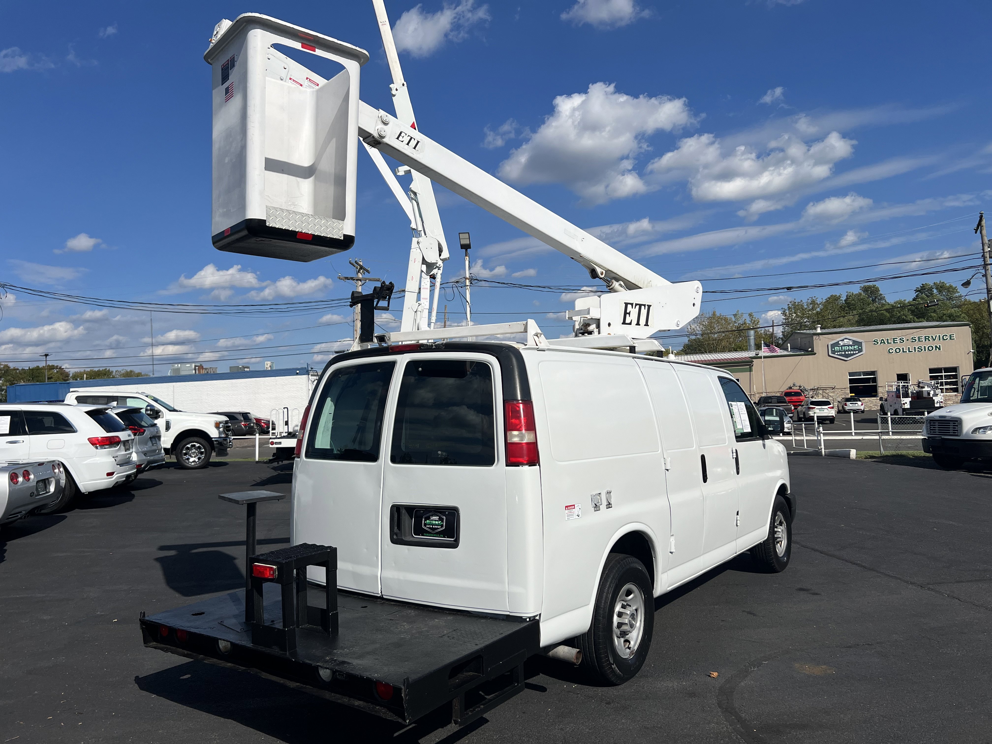 Used 2009 Chevrolet Express 3500 image 3