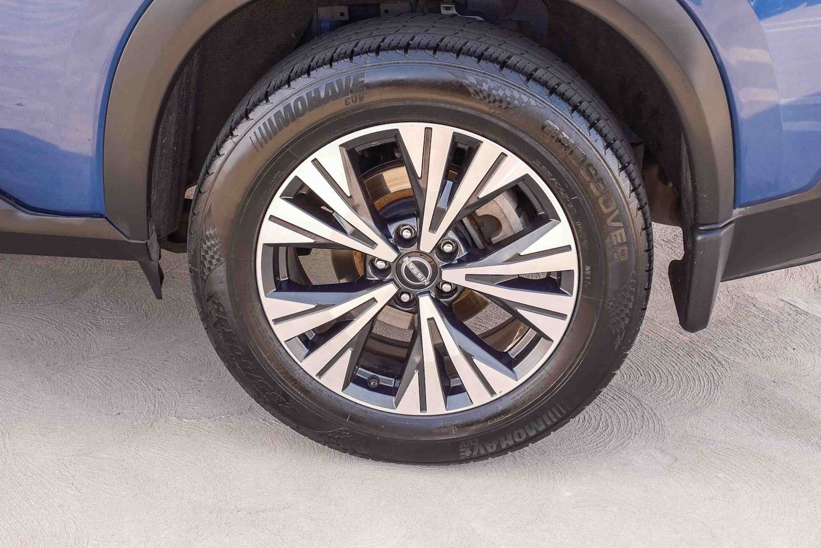 Used 2023 Nissan Rogue SV FWD image 9