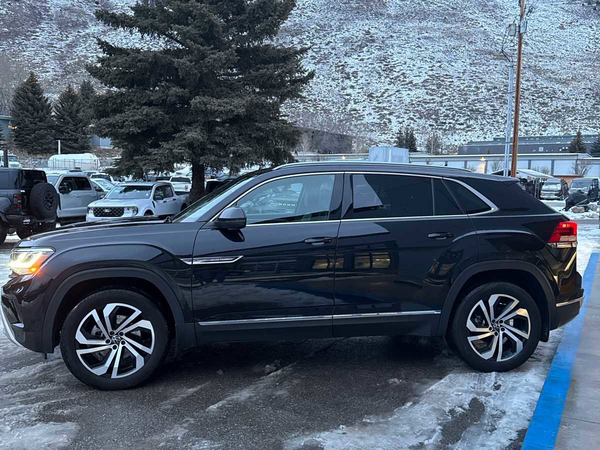 Used 2021 Volkswagen Atlas Cross Sport SEL Premium w/ Luggage Net & Mats Package image 3