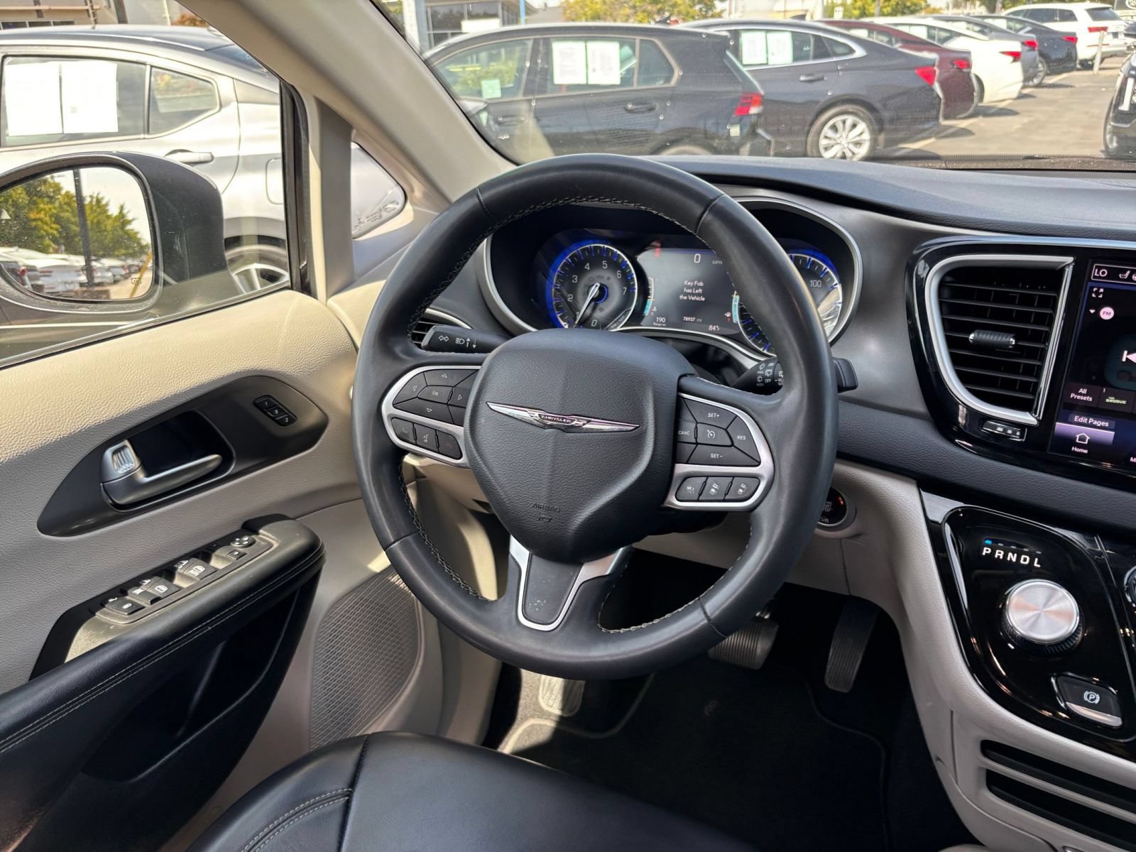 Used 2023 Chrysler Pacifica Touring-L FWD image 36
