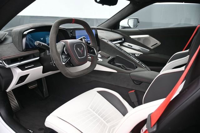 Used 2023 Chevrolet Corvette Stingray Premium Conv w/ Z51 Performance Package RWD image 11