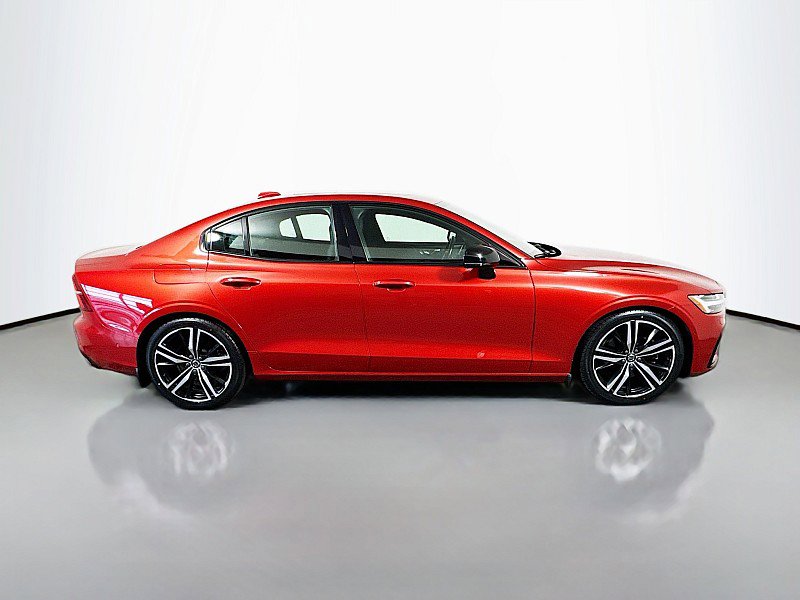 Used 2019 Volvo S60 T5 R-Design image 8