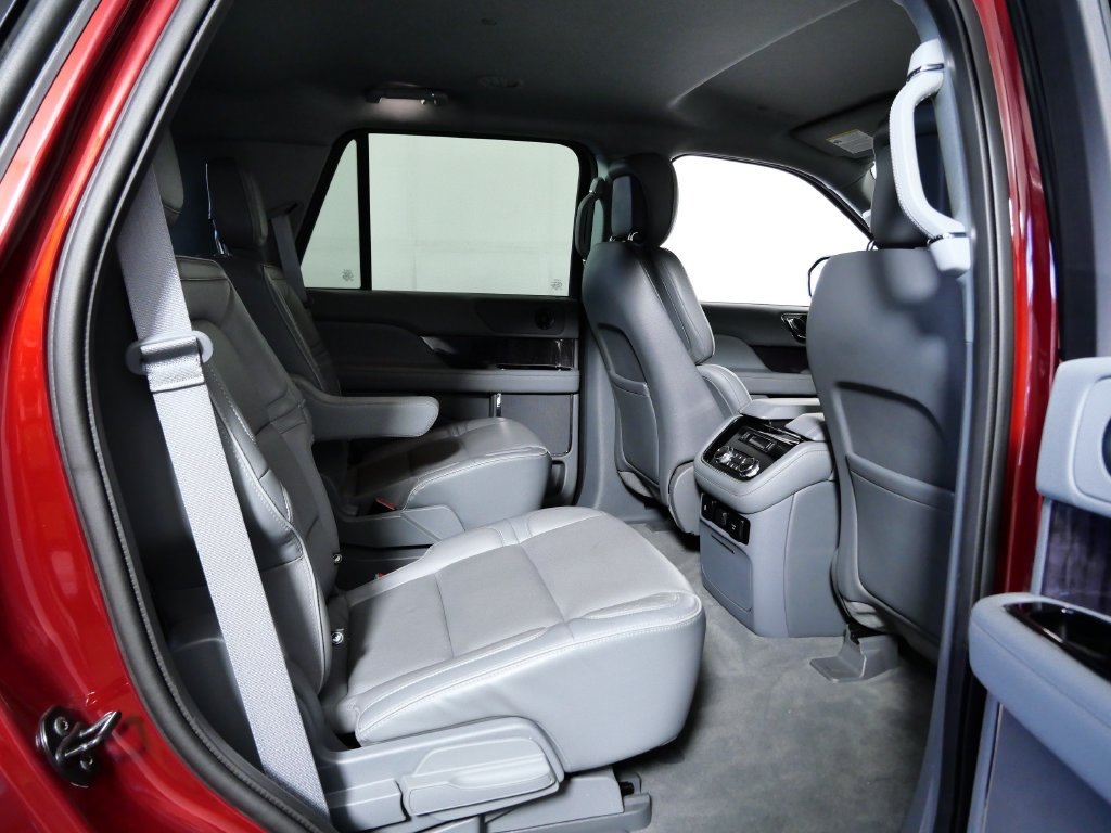 Used 2019 Lincoln Navigator Select w/ Technology Package AWD/4WD image 11