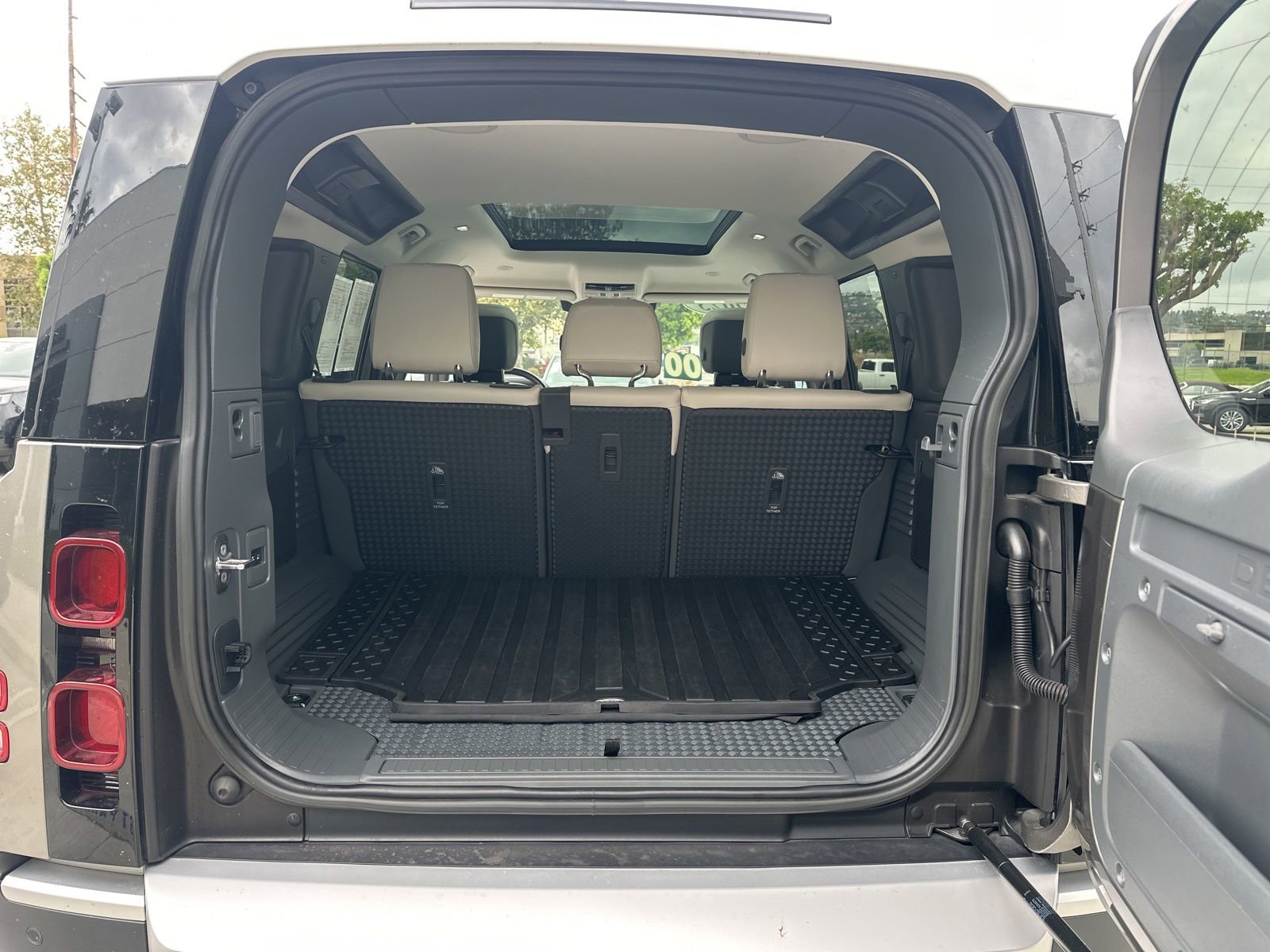 Certified 2023 Land Rover Defender 110 SE AWD/4WD image 18