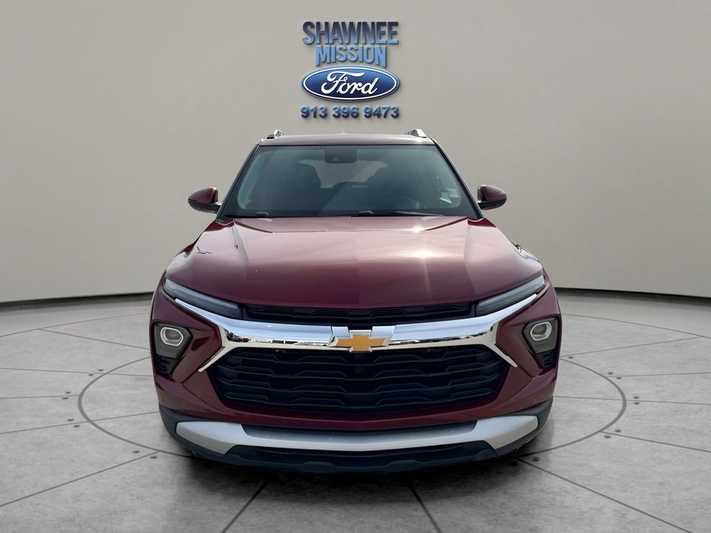 Used 2025 Chevrolet TrailBlazer LT image 2
