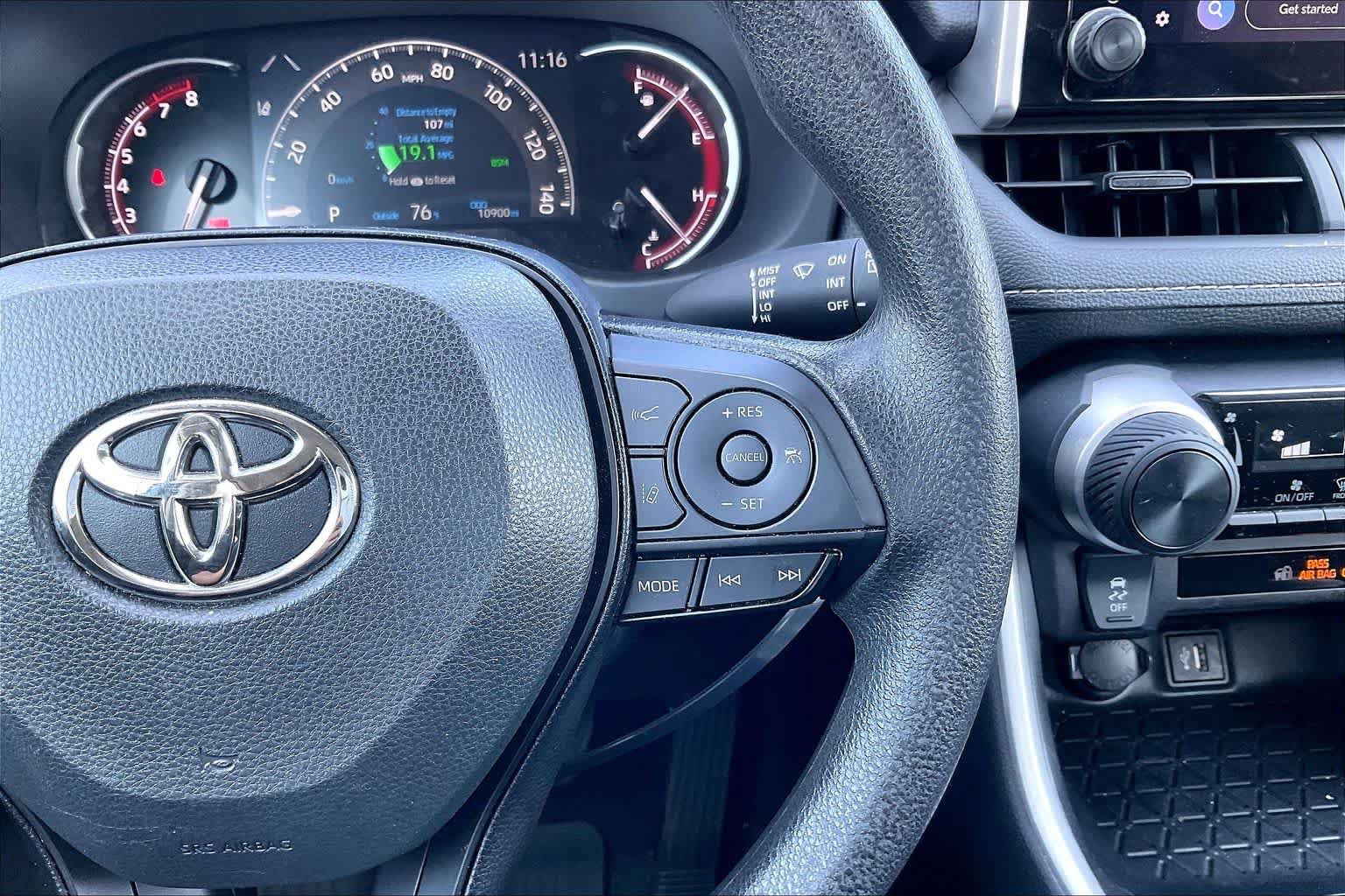 Used 2025 Toyota RAV4 LE FWD image 23