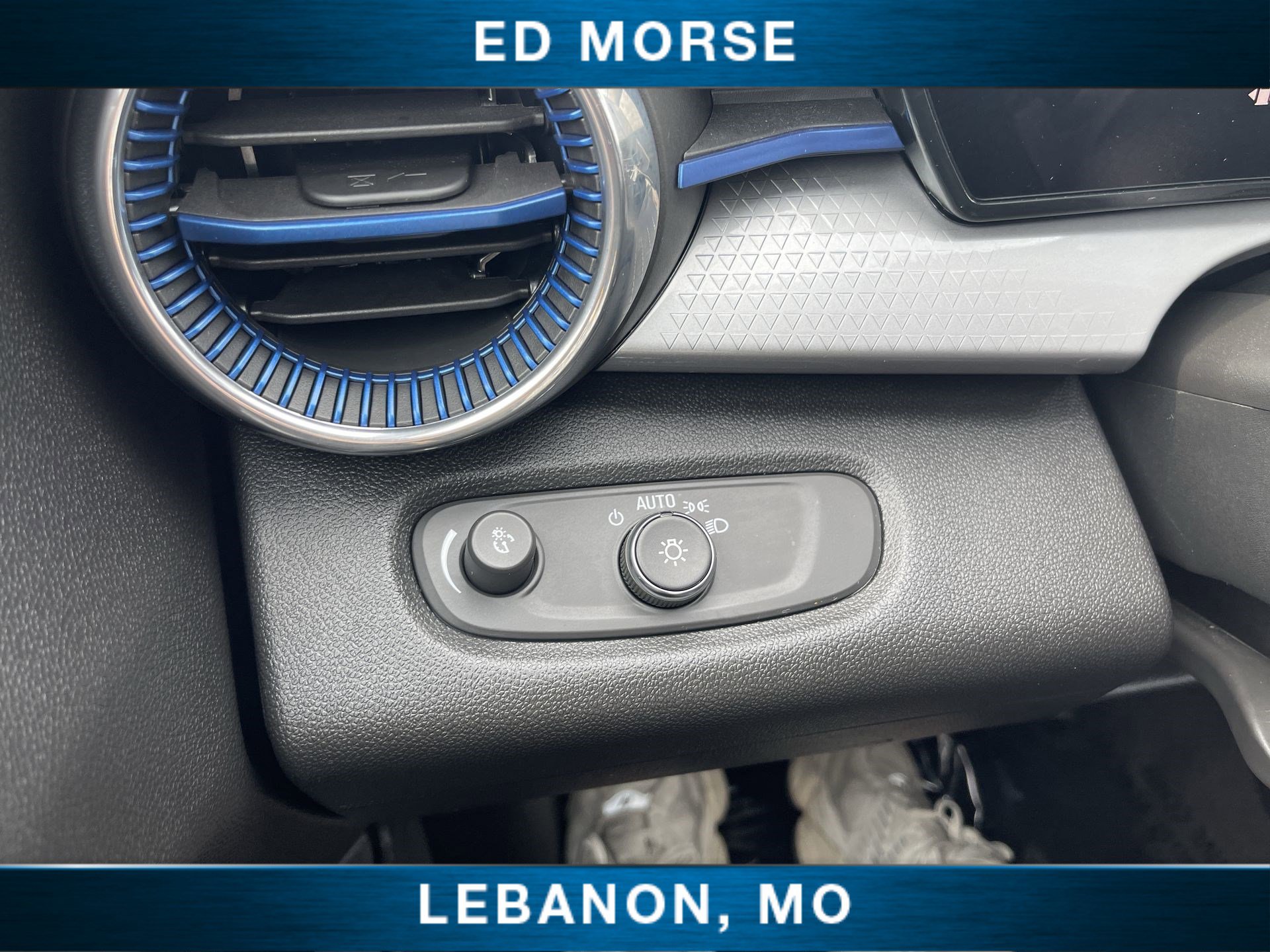 Certified 2025 Chevrolet Trax LT w/ LT Convenience Package FWD image 17