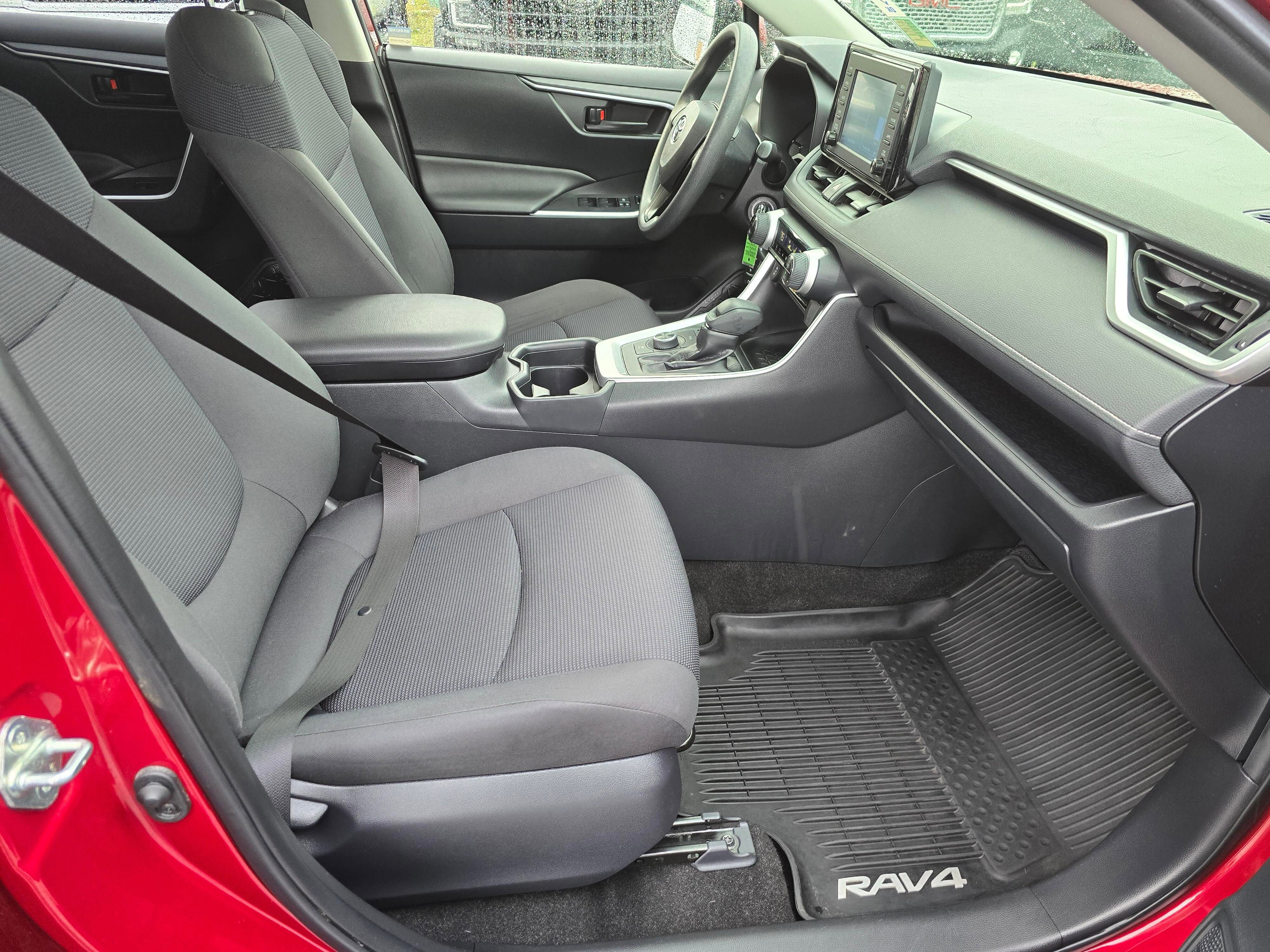 Used 2019 Toyota RAV4 LE image 29