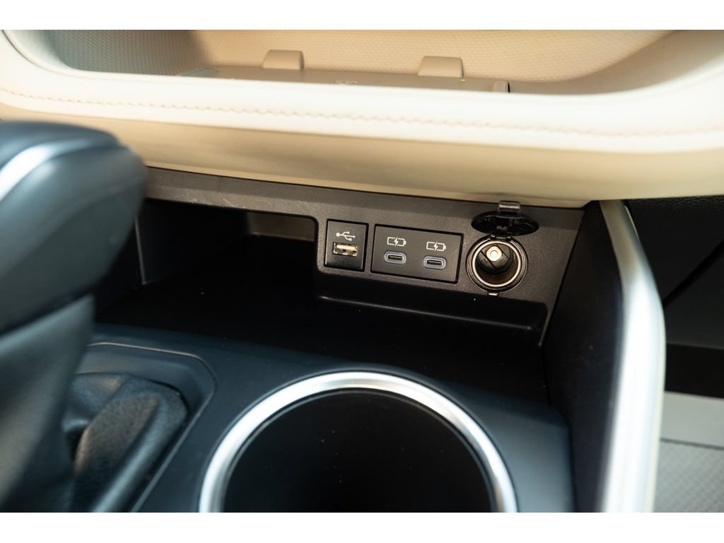 Used 2025 Toyota Highlander XLE FWD image 29