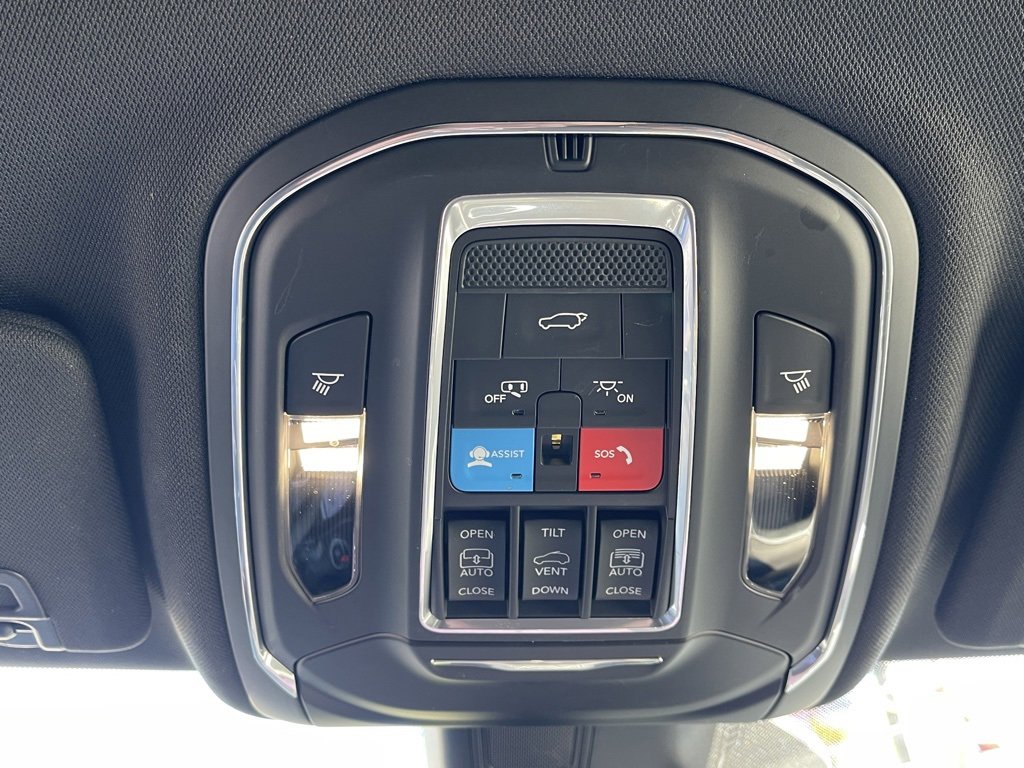 Used 2025 Jeep Grand Cherokee Limited w/ Luxury Tech Group II image 28