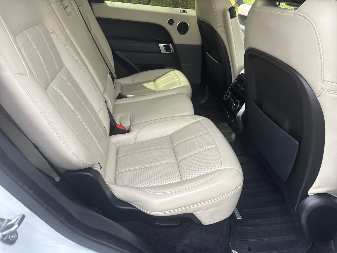 Used 2018 Land Rover Range Rover Sport HSE image 10
