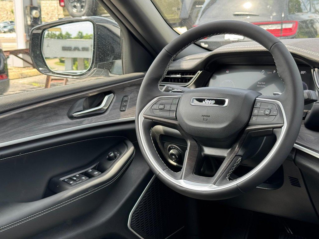 New 2026 Jeep Grand Cherokee Limited AWD/4WD image 9