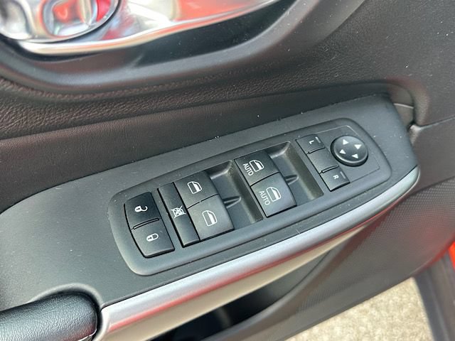 Used 2021 Jeep Cherokee Latitude Plus AWD/4WD image 18