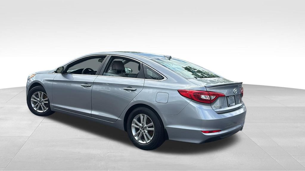 Used 2017 Hyundai Sonata SE w/ Winter Weather Package FWD image 5