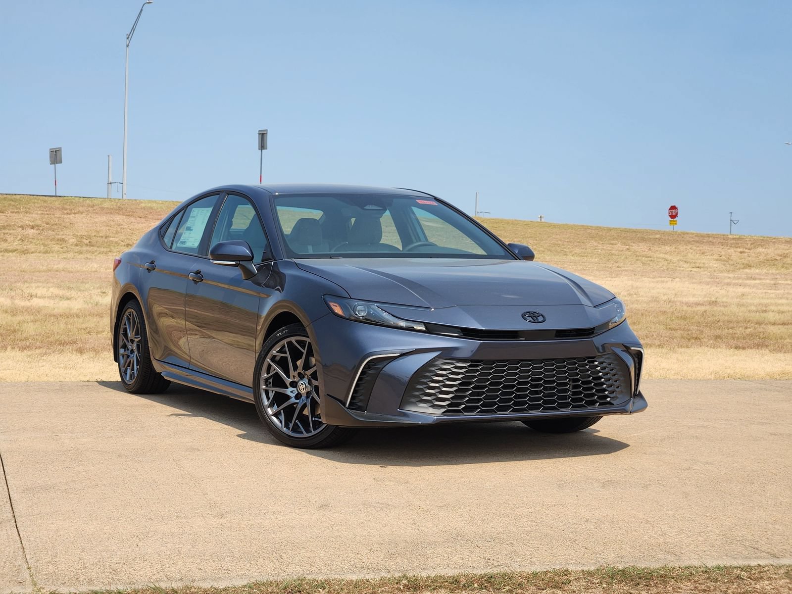 New 2026 Toyota Camry SE FWD image 1