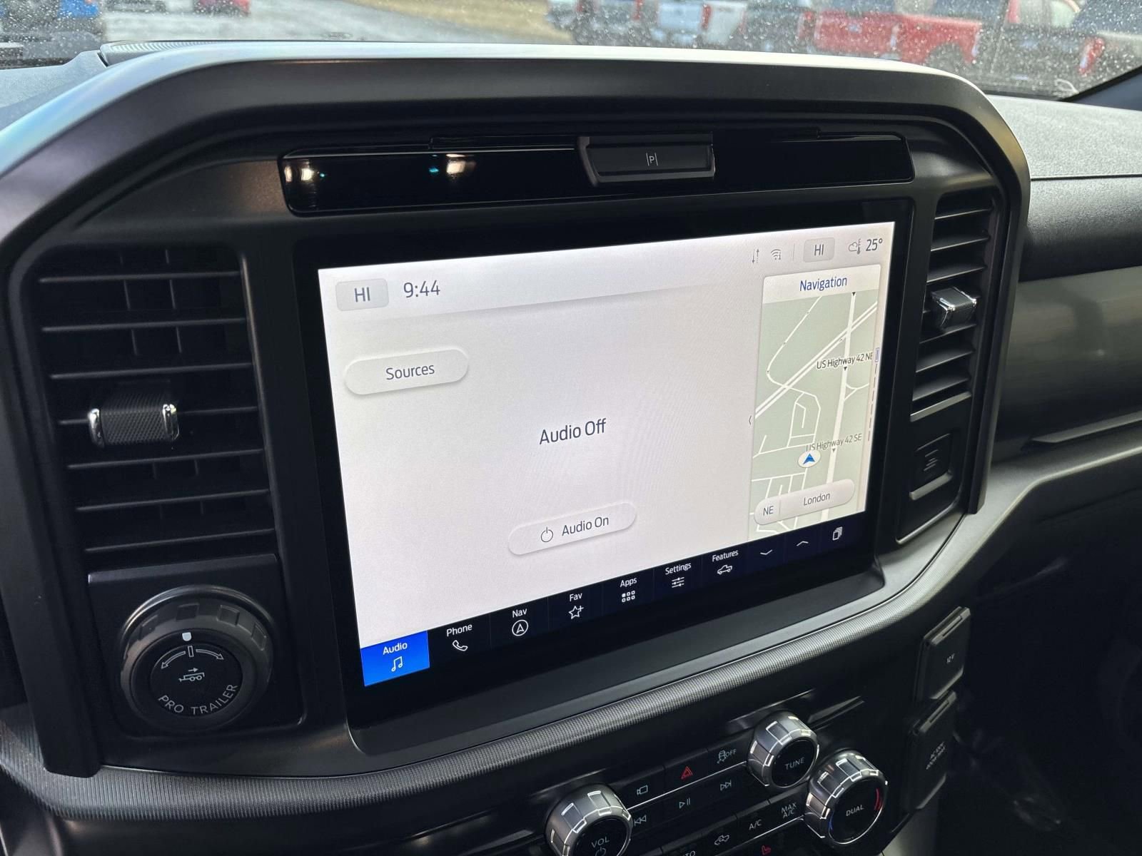 Used 2025 Ford F150 Lariat w/ Equipment Group 501A Mid image 22