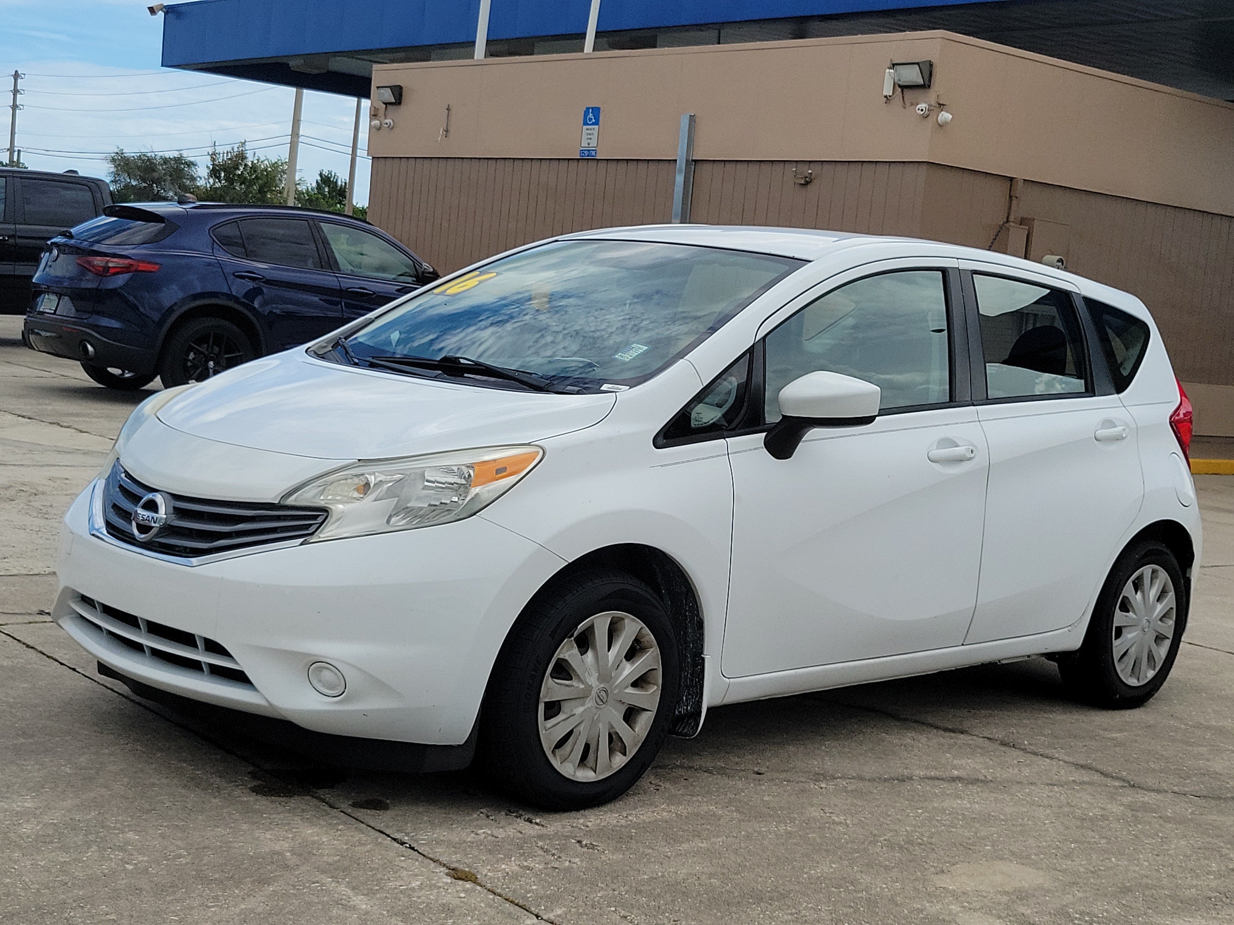 Used 2016 Nissan Versa Note SV FWD image 3