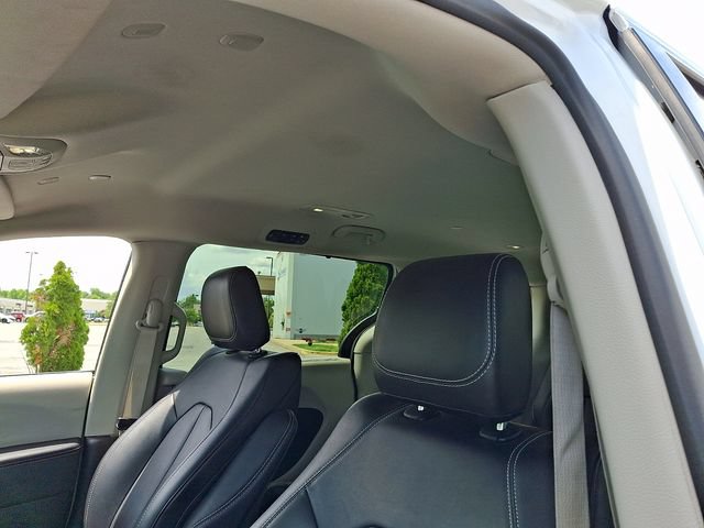 Certified 2024 Chrysler Pacifica Touring-L FWD image 14