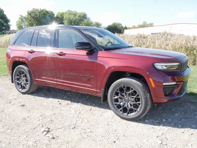 New 2025 Jeep Grand Cherokee Summit image 4