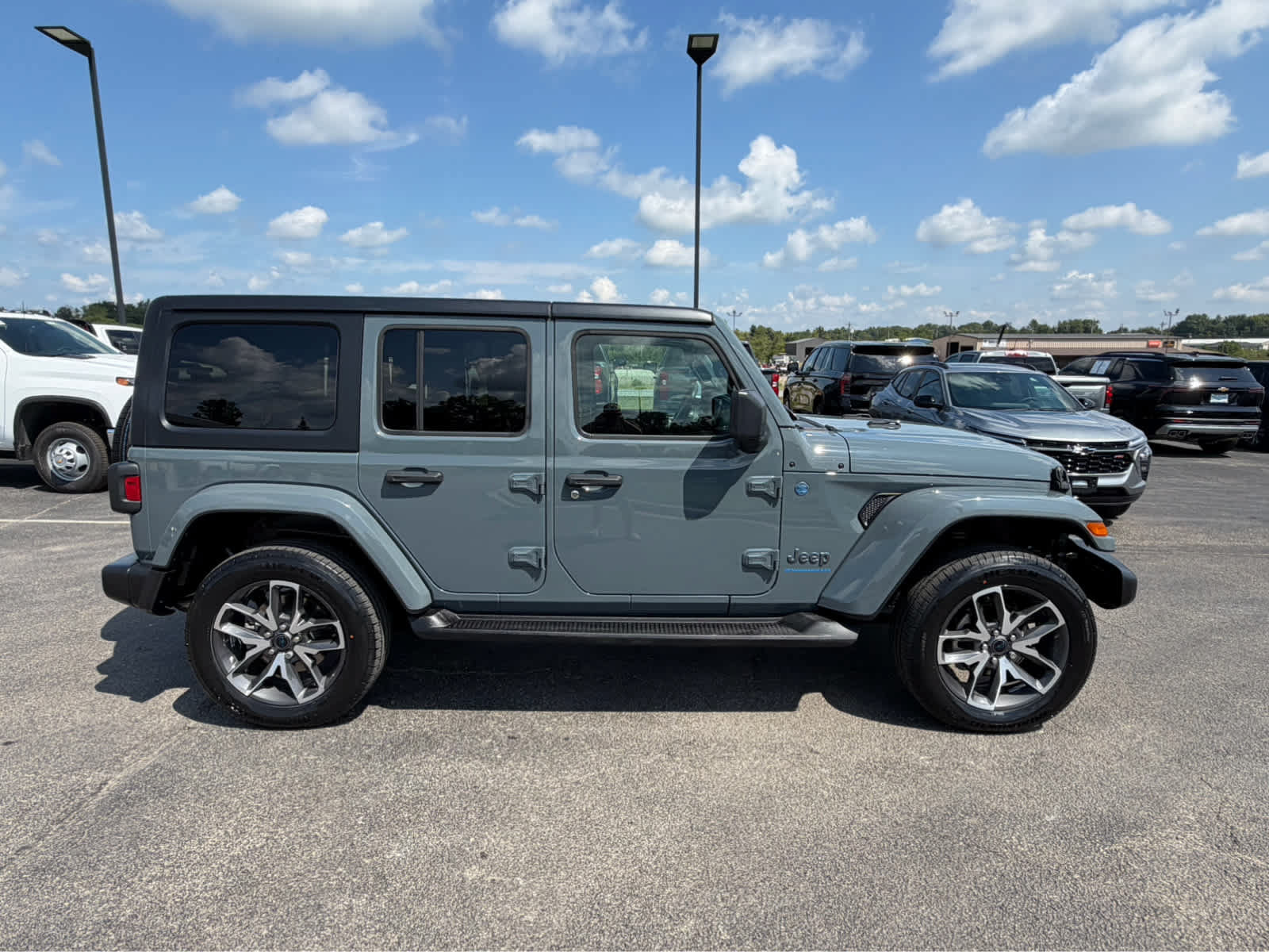 Used 2024 Jeep Wrangler Unlimited w/ Convenience Group AWD/4WD image 9