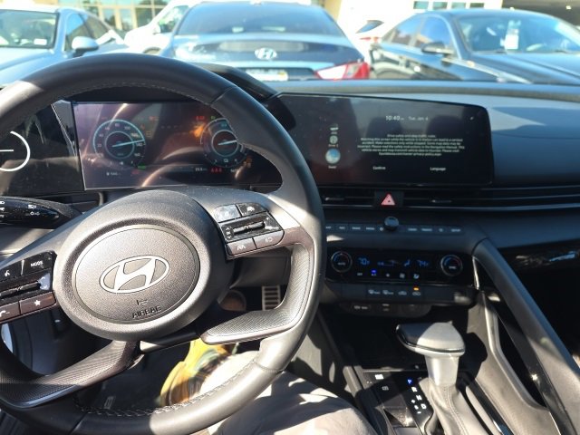 Used 2025 Hyundai Elantra SEL image 5