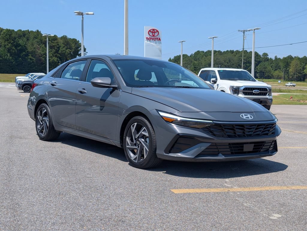 Used 2024 Hyundai Elantra SEL w/ Convenience Package FWD image 7