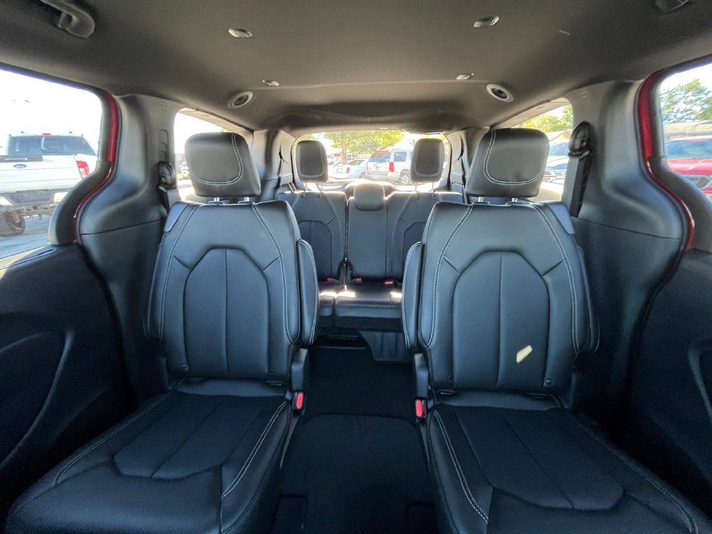New 2026 Chrysler Pacifica Select FWD image 5