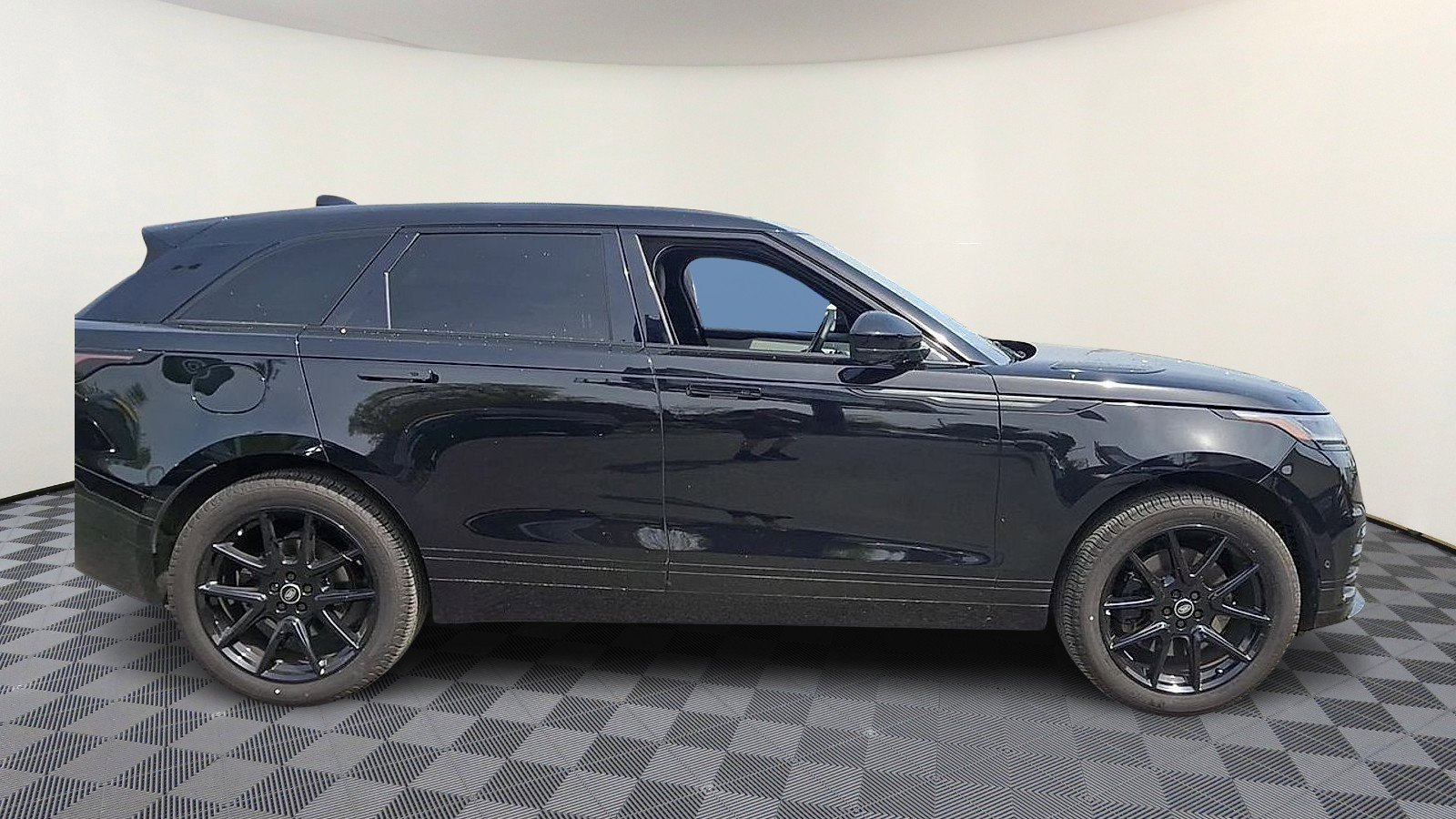 Certified 2026 Land Rover Range Rover Velar Dynamic SE AWD/4WD image 9