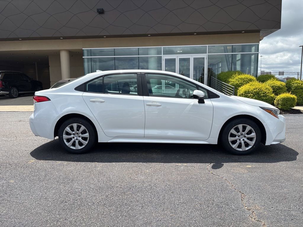 Used 2021 Toyota Corolla LE FWD image 4