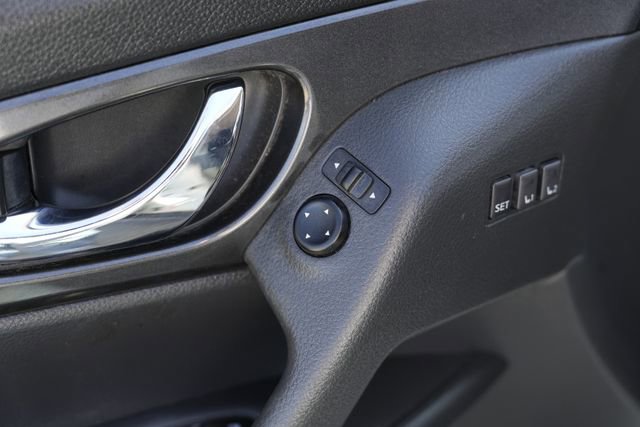 Used 2018 Nissan Rogue SV w/ Premium Package image 20