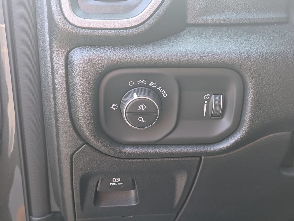 New 2026 RAM 1500 Express AWD/4WD image 14