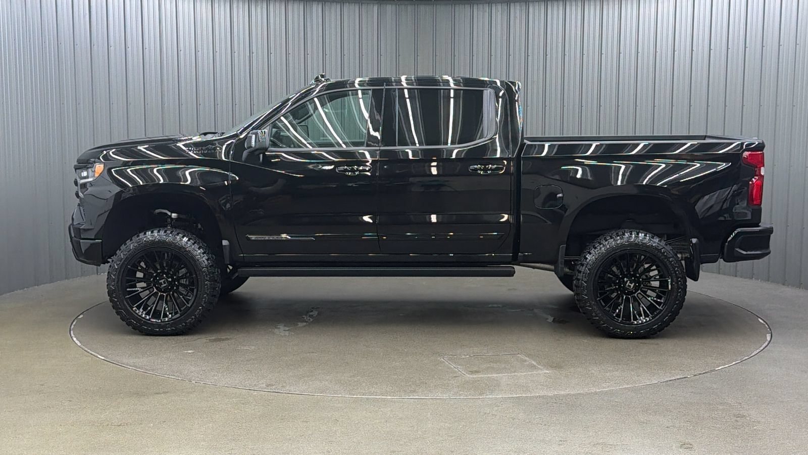 Used 2026 Chevrolet Silverado 1500 High Country w/ Midnight Edition AWD/4WD image 2